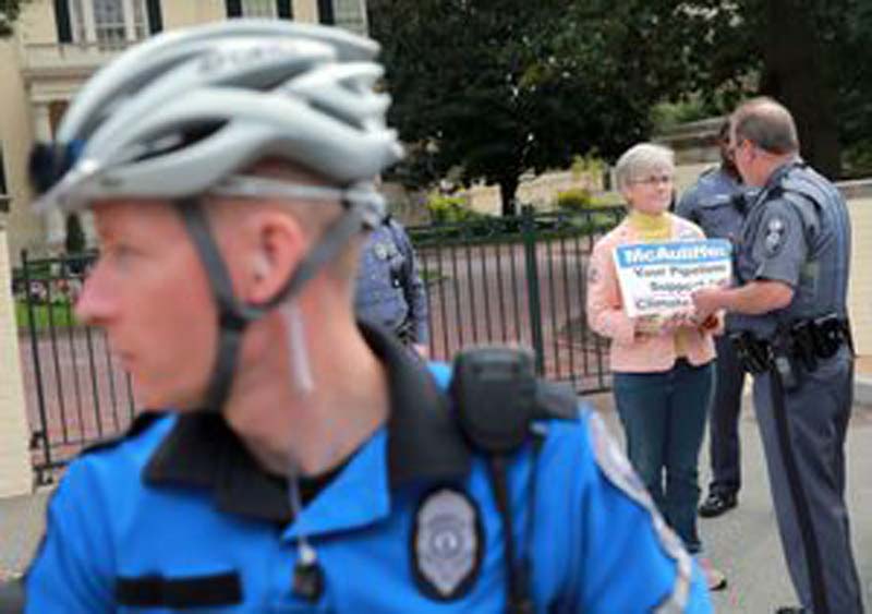 23 arrested outside Gov. McAuliffe’s mansion during protest